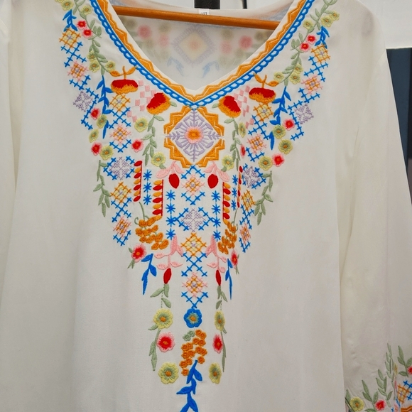 Cream & Mulit Hued Embroidered Boho 2XL tunic - Picture 4 of 9